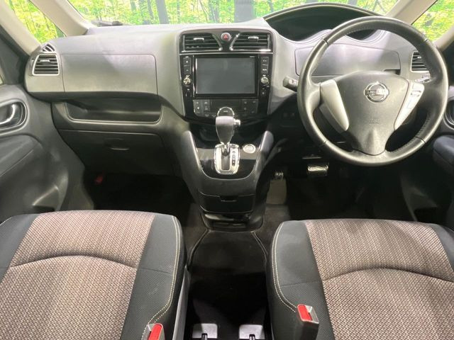 セレナ2.0 ハイウェイスター Vセレクション+Safety 4WD