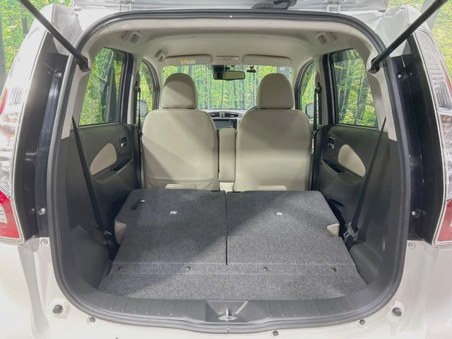 ���i�̂���������ʋ΁A���}���ɏ\���ȉ׎��X�y�[�X���m�ۂ��Ă���܂��B�Z�J���h�V�[�g��|���ƁA�傫�ȉו��̐ύڂ��\�ł���