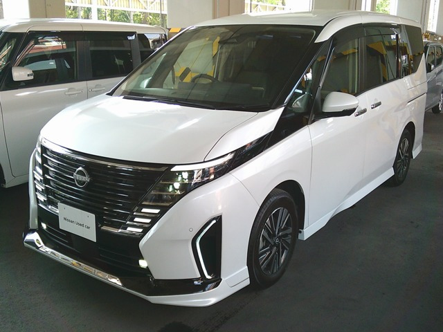 セレナ1.4 e-POWER ハイウェイスターV