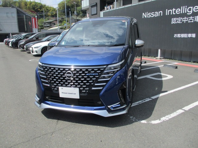 セレナ1.4 e-POWER AUTECH