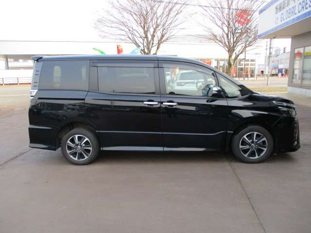 ヴォクシー2.0 ZS 煌III 4WD