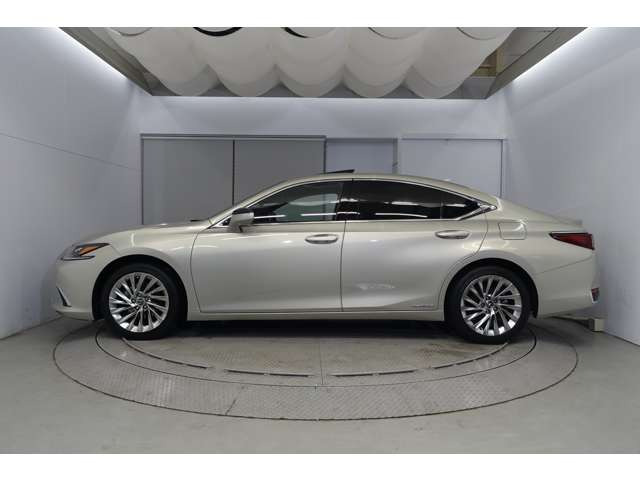 ES300h バージョンL