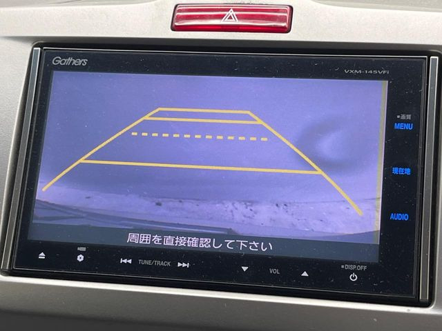 【バックカメラ】駐車時に後方がリアルタイム映像で確認できます。大型商業施設や立体駐車場での駐車時や、夜間のバック時に大活躍!運転スキルに関わらず、今や必須となった装備のひとつです!