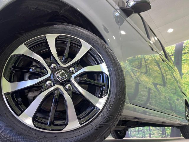 �y����14�C���`�A���~�z�C�[���z�O�ςɃ}�b�`���������A���~�z�C�[���𑕒����Ă���܂��B�e��ЊO�A���~�z�C�[����A�X�^�b�h���X�^�C�����戵�����Ă���܂��B���񂲑��k����������