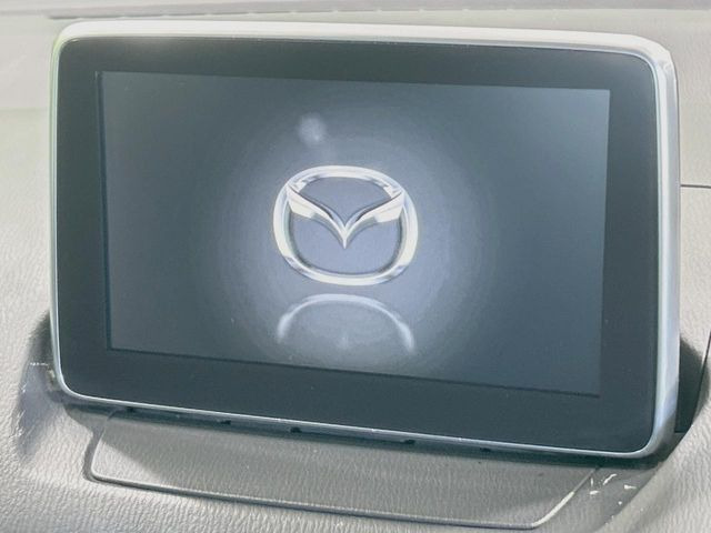 �y�}�c�_�R�l�N�g�z�ԓ��̕��͋C�Ƀ}�b�`������̌^�^�C�v�̃f�B�X�v���C�B�e����q�ݒ��Bluetooth�Đ����A�l�X�ȋ@�\���y���߂܂��B��pSD�J�[�h�̂��w���ŁA�i�r�@�\���g�p�o���܂��B