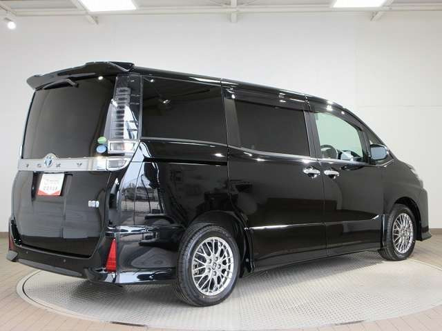 ヴォクシー1.8 ハイブリッド ZS 煌III