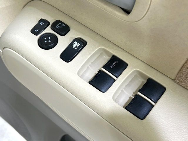 �y�d���i�[�~���[�z�T�C�h�~���[�͓d���i�[���ƂȂ��Ă���A�������ԏ�ł��L�Y�������X�N��}�����܂��B