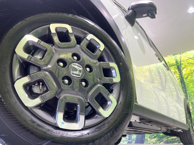 �y����15�C���`�A���~�z�C�[���z�O�ςɃ}�b�`���������A���~�z�C�[���𑕒����Ă���܂��B�e��ЊO�A���~�z�C�[����A�X�^�b�h���X�^�C�����戵�����Ă���܂��B���񂲑��k����������