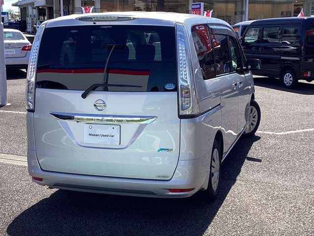 セレナ2.0 20X S-HYBRID アンシャンテ 助手席スライドアップシート