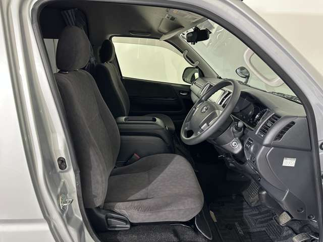 ハイエース2.7 グランドキャビン 4WD