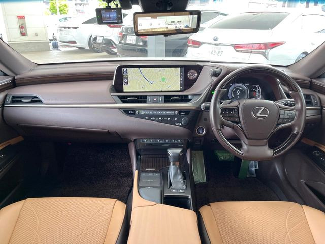 ES300h バージョンL