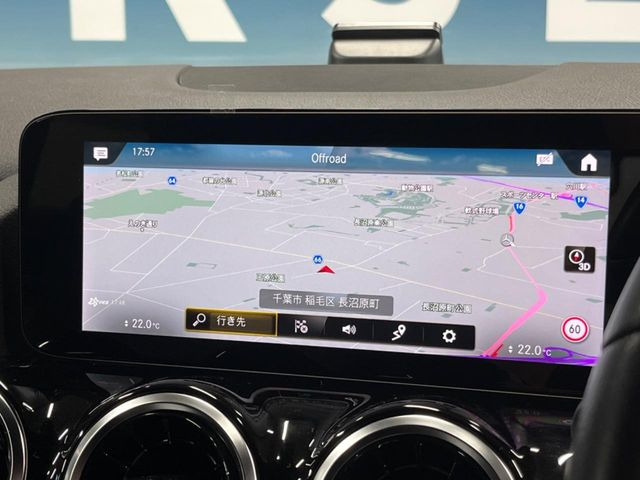 ●純正ナビ:一体感のあるナビは、高級感ある車内を演出してくれます。Bluetooth再生などオーディオ機能も充実しておりますので、運転もより楽しめます♪