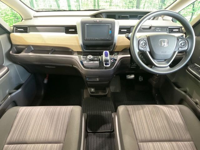 フリードハイブリッド