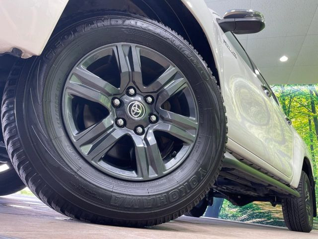 �y����17�C���`�A���~�z�C�[���z�O�ςɃ}�b�`���������A���~�z�C�[���𑕒����Ă���܂��B�e��ЊO�A���~�z�C�[����A�X�^�b�h���X�^�C�����戵�����Ă���܂��B���񂲑��k����������