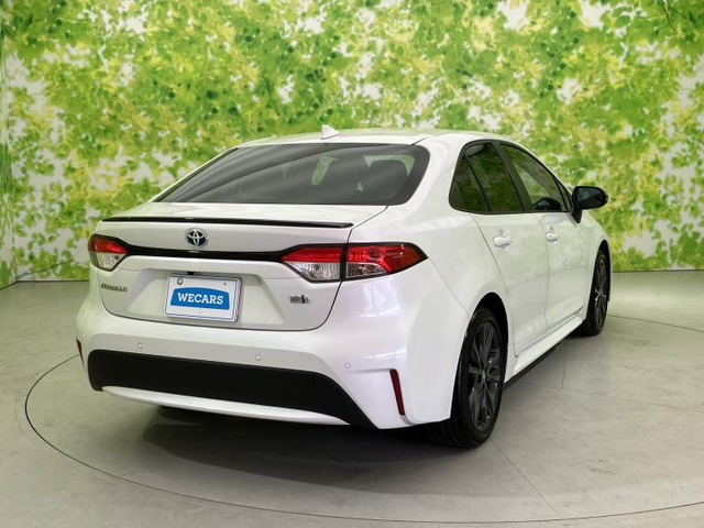 カローラ1.8 ハイブリッド W×B