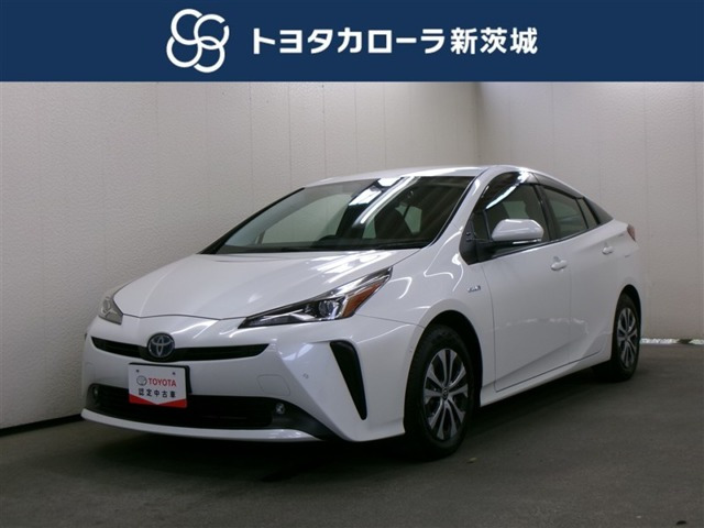 プリウス1.8 A プレミアム E-Four 4WD