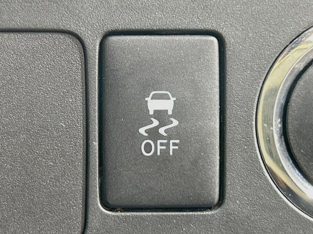 �y������h�~���u�z�ԗ��̉���������m����ƁA�����I�Ɏԗ��̐i�s������ۂ悤�Ɏԗ��𐧌䂵�܂��B�J�̓��ȂǊ���₷���H�ʏ󋵂ł����S�ȉ^�]���\�ł��B