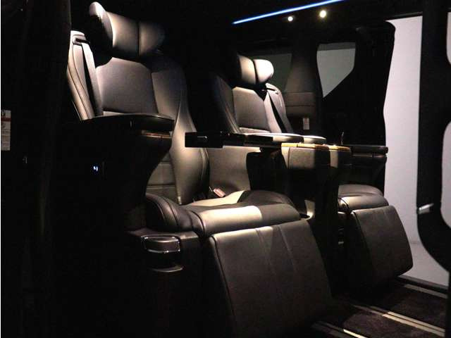 ヴェルファイアハイブリッド 2.5 エグゼクティブ ラウンジ E-Four 4WD