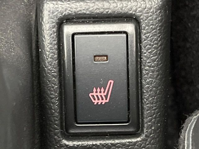 【シートヒーター】寒い日に重宝するシートヒーター!エアコンより早く温まってくれるので寒がりの人も安心ですね♪エアコンの温風は乾燥するから苦手、という方にもをおすすめです。
