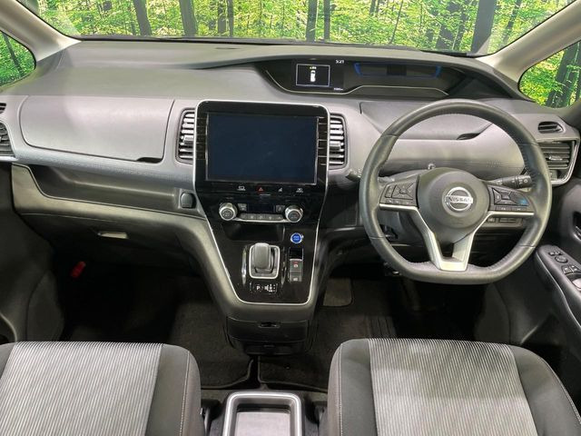 セレナ1.2 e-POWER ハイウェイスターV