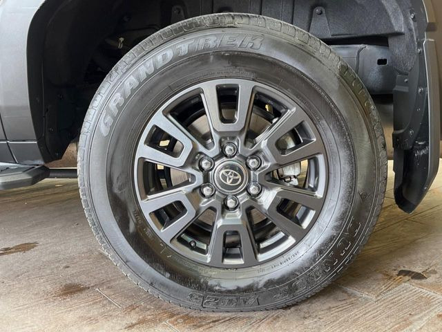 �y����18�C���`�A���~�z�C�[���z�O�ςɃ}�b�`���������A���~�z�C�[���𑕒����Ă���܂��B�e��ЊO�A���~�z�C�[����A�X�^�b�h���X�^�C�����戵�����Ă���܂��B���񂲑��k����������