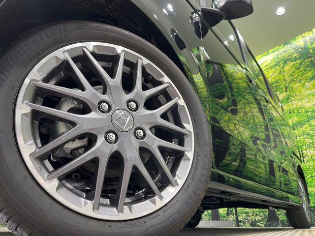 �y����15�C���`�A���~�z�C�[���z�O�ςɃ}�b�`���������A���~�z�C�[���𑕒����Ă���܂��B�e��ЊO�A���~�z�C�[����A�X�^�b�h���X�^�C�����戵�����Ă���܂��B���񂲑��k����������