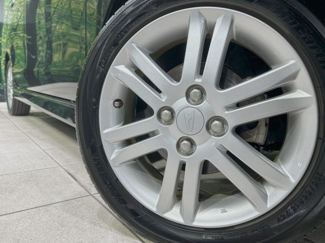 �y����15�C���`�A���~�z�C�[���z�O�ςɃ}�b�`���������A���~�z�C�[���𑕒����Ă���܂��B�e��ЊO�A���~�z�C�[����A�X�^�b�h���X�^�C�����戵�����Ă���܂��B���񂲑��k����������