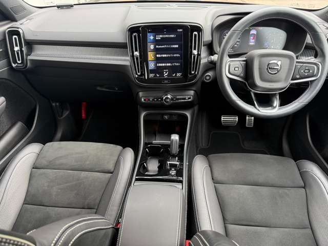 XC40B4 AWD Rデザイン 4WD