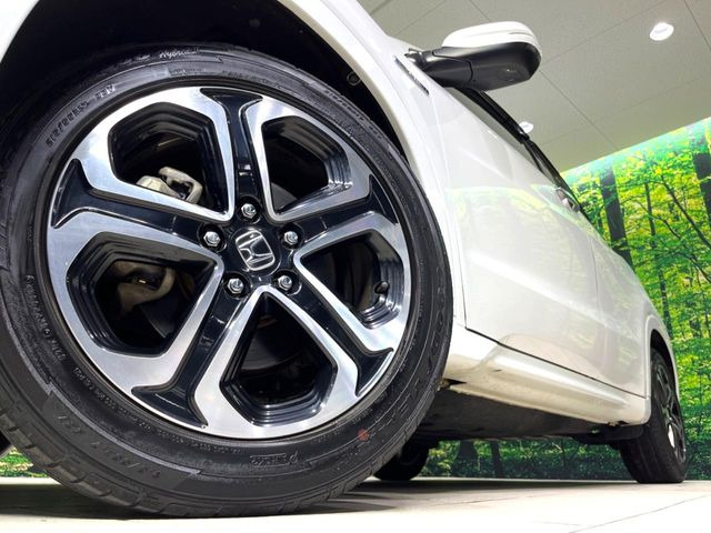 �y����17�C���`�A���~�z�C�[���z�O�ςɃ}�b�`���������A���~�z�C�[���𑕒����Ă���܂��B�e��ЊO�A���~�z�C�[����A�X�^�b�h���X�^�C�����戵�����Ă���܂��B���񂲑��k����������