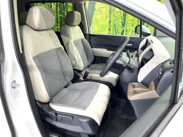 もちろん車内はキレイです♪よりクリーンな状態をキープしたいお客様には『ナノゾーンコート』がおすすめ!新型コロナウイルス対策や、除菌・消臭に効果を発揮し多くの方にご好評いただいております。