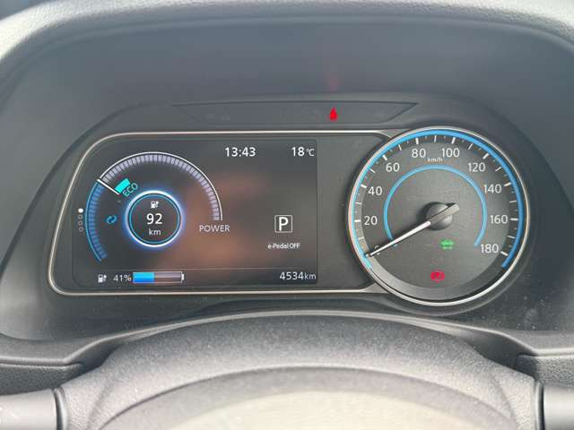 リーフX Vセレクション 90周年記念車