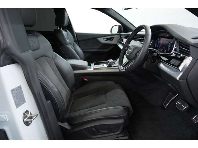 Q855 TFSI クワトロ デビューパッケージ Sライン 4WD