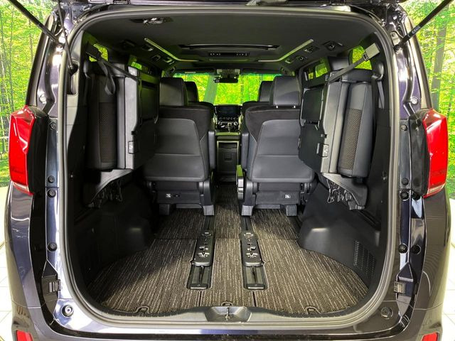 ���i�̂���������ʋ΁A���}���ɏ\���ȉ׎��X�y�[�X���m�ۂ��Ă���܂��B�Z�J���h�V�[�g��|���ƁA�傫�ȉו��̐ύڂ��\�ł���