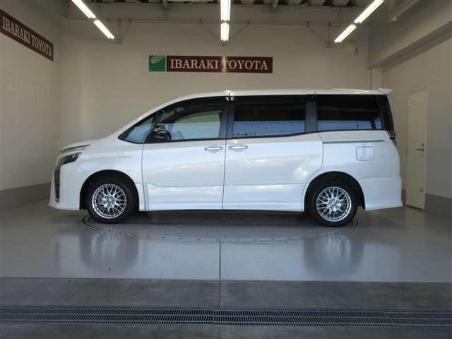 ヴォクシー1.8 ハイブリッド ZS 煌III