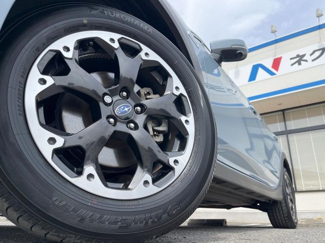 �y����17�C���`�A���~�z�C�[���z�O�ςɃ}�b�`���������A���~�z�C�[���𑕒����Ă���܂��B�e��ЊO�A���~�z�C�[����A�X�^�b�h���X�^�C�����戵�����Ă���܂��B���񂲑��k����������