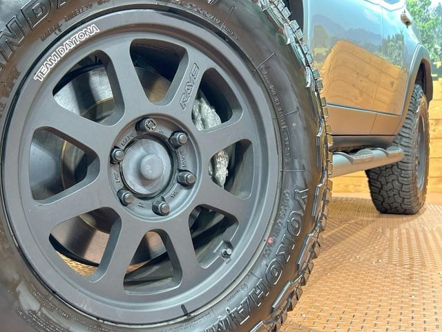 �y�C���`�A���~�z�C�[���z�O�ςɃ}�b�`�����A���~�z�C�[���𑕒����Ă���܂��B�e��A���~�z�C�[����A�X�^�b�h���X�^�C�����戵�����Ă���܂��B���񂲑��k����������