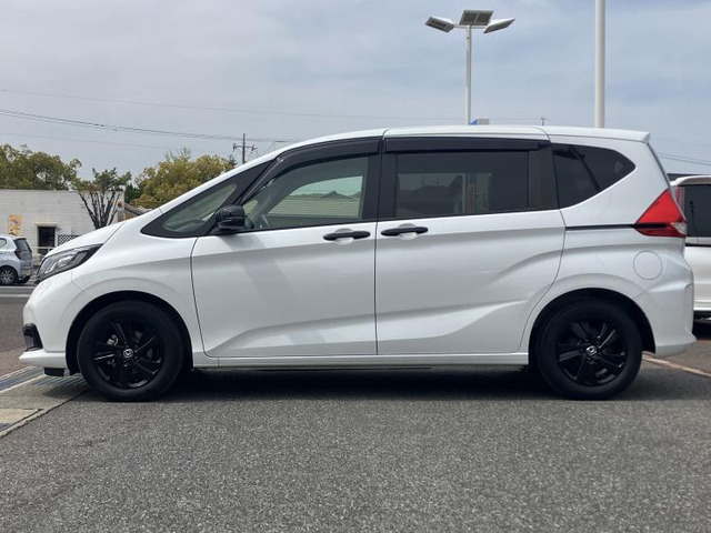 フリード1.5 G ブラックスタイル