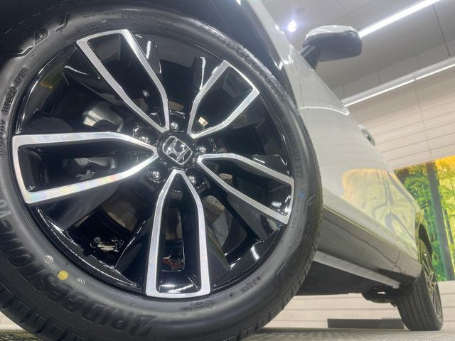 �y�����A���~�z�C�[���z�O�ςɃ}�b�`���������A���~�z�C�[���𑕒����Ă���܂��B�e��ЊO�A���~�z�C�[����A�X�^�b�h���X�^�C�����戵�����Ă���܂��B���񂲑��k����������