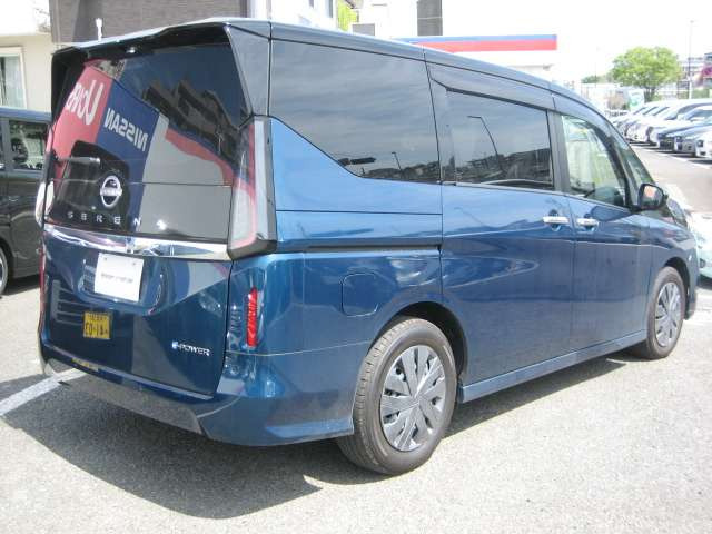 セレナ1.4 e-POWER XV