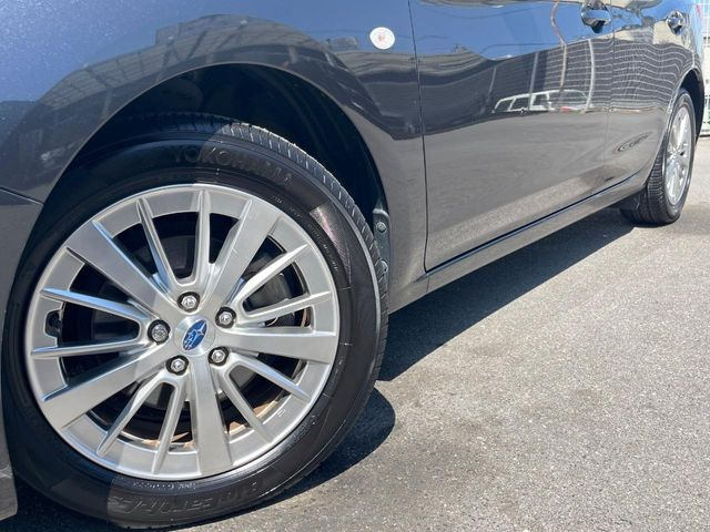�y����17�C���`�A���~�z�C�[���z�O�ςɃ}�b�`���������A���~�z�C�[���𑕒����Ă���܂��B�e��ЊO�A���~�z�C�[����A�X�^�b�h���X�^�C�����戵�����Ă���܂��B���񂲑��k����������