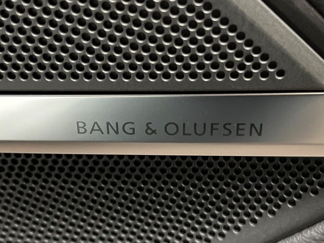 ��Bang&Olufsen�T�E���h�V�X�e��:�����C���e���A���������̃v���~�A���T�E���h�V�X�e���𑕔����Ă���A���i�����Տꊴ�̂��鉹�y���ԓ��ł��y���݂��������܂��B