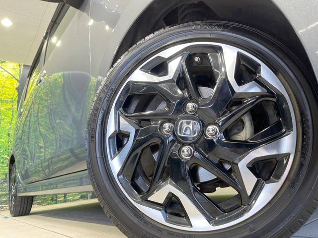 �y����15�C���`�A���~�z�C�[���z�O�ςɃ}�b�`���������A���~�z�C�[���𑕒����Ă���܂��B�e��ЊO�A���~�z�C�[����A�X�^�b�h���X�^�C�����戵�����Ă���܂��B���񂲑��k����������