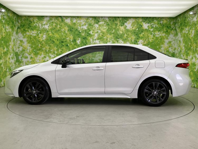 カローラ1.8 ハイブリッド W×B