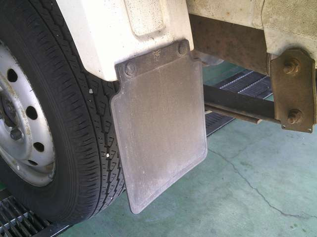 ★マッドフラップ★泥跳ねや水跳ねによる汚れから車体を守ってくれます!