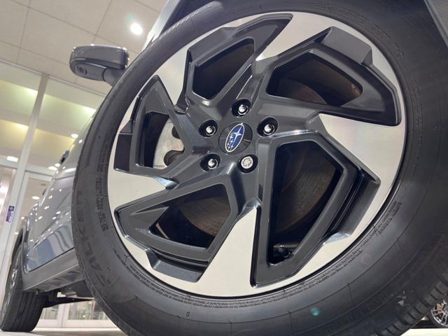 �y����18�C���`�A���~�z�C�[���z�O�ςɃ}�b�`���������A���~�z�C�[���𑕒����Ă���܂��B�e��ЊO�A���~�z�C�[����A�X�^�b�h���X�^�C�����戵�����Ă���܂��B���񂲑��k����������