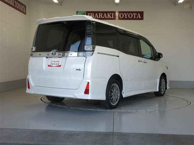 ヴォクシー1.8 ハイブリッド ZS 煌III