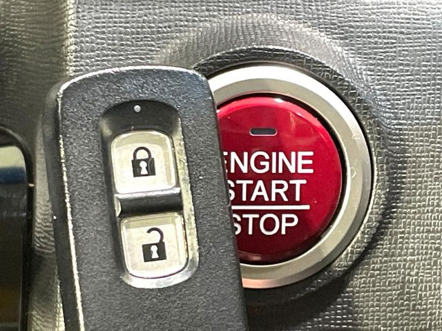 �yHonda�X�}�[�g�L�[�z�J�o����|�P�b�g�ɓ��ꂽ�܂܂ł��h�A�̎{���E�������\�ȃX�}�[�g�L�[�𑕔��B�G���W���̃I���E�I�t�����J�M�����o���K�v����������Ƃ��Ă��֗��ł���