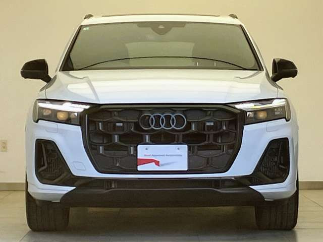 Q755 TFSI クワトロ Sライン 4WD