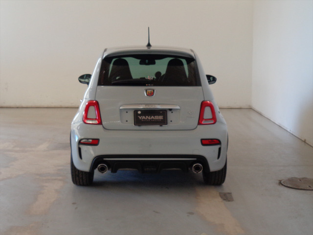 アバルト595ツーリズモ