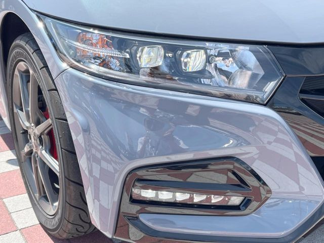 �yLED�w�b�h���C�g�z���V����ԑ��s�����ǍD�Ȏ��E���m�ۂ����S���ĉ^�]�ł��鍂�P�xLED�w�b�h���C�g�𑕔�!�_�����x�������A����d�͂��}�����Ă��܂��B